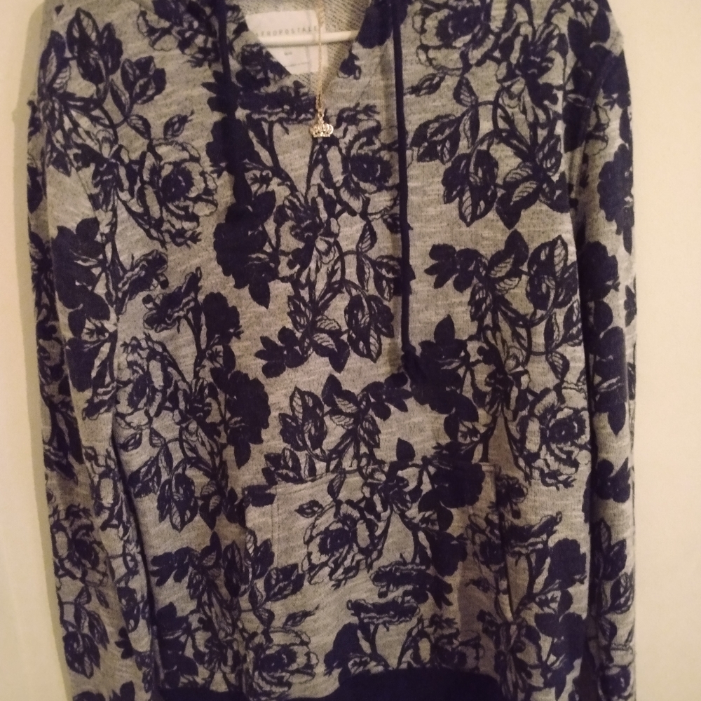 Aeropostale Black and Gray sweater size M